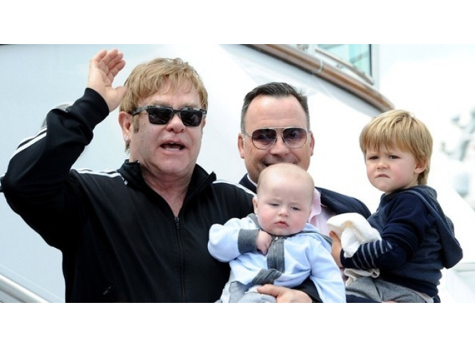 Elton, David e bambini da utero in affitto